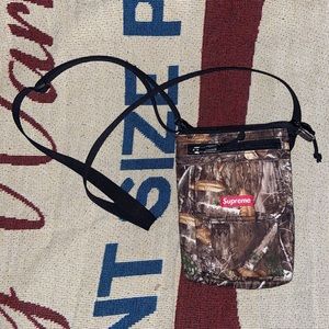 supreme FW19 realtree camo sling shoulder bag